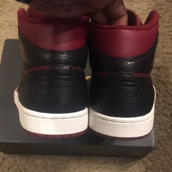 Air Jordan 1 Mid - Picture 2 of 4